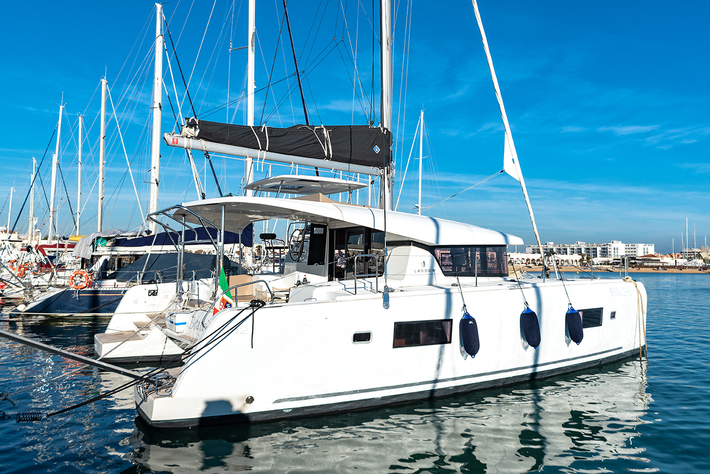 Lagoon 42 catamarano charter e in vendita configurazione comfort 2019